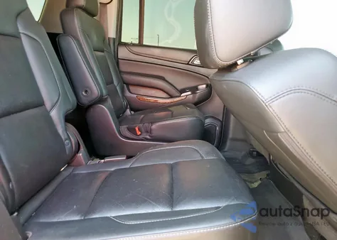 2017 Chevrolet Suburban C1500 Premier z USA, uszkodzony, nr VIN 1GNSCJKC2HR300652